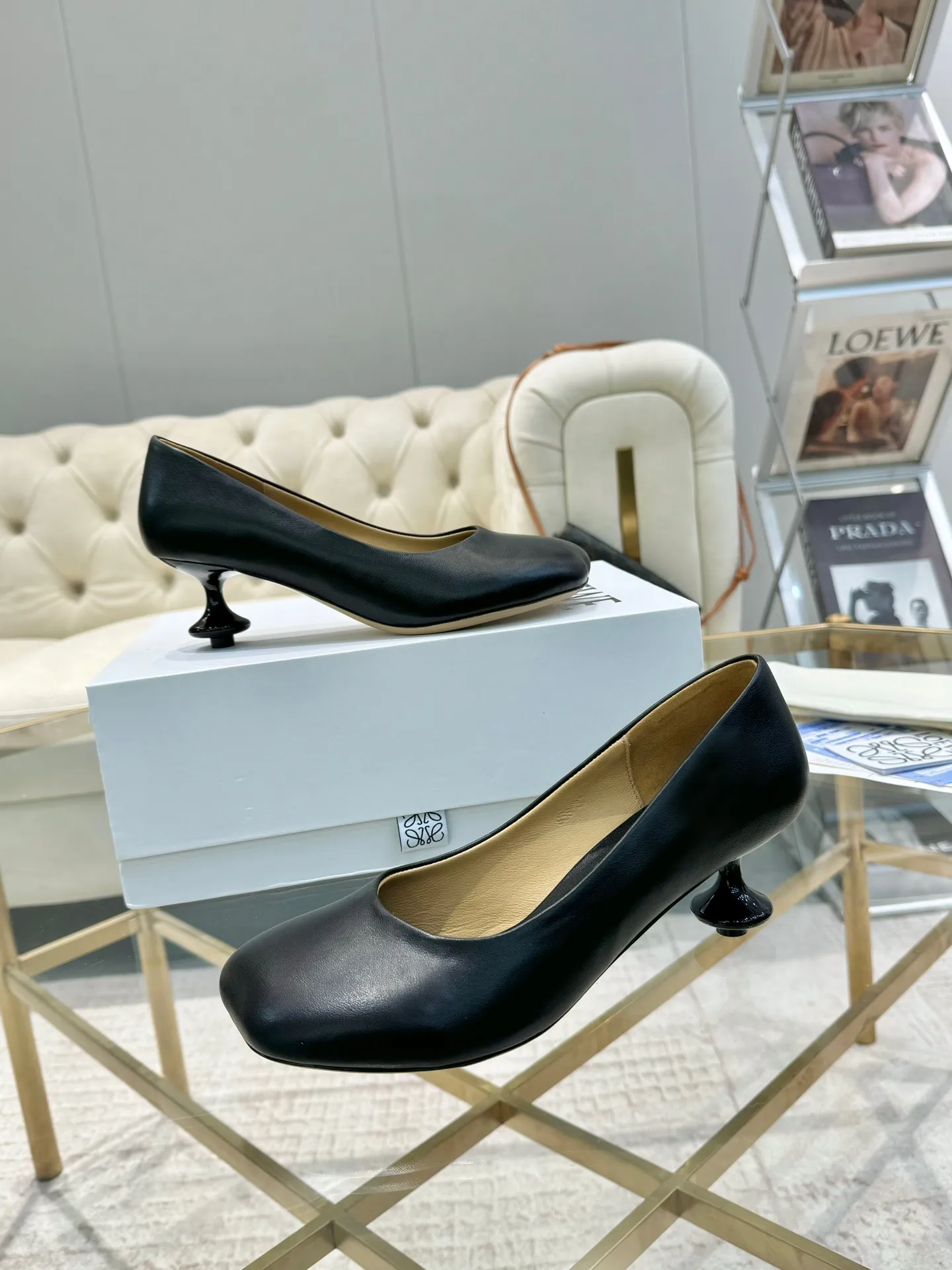 💕💕Factory direct selling price p640💕💕 LOEWE‼ ️ New arrival‼ ️Imported genuine leather sole Loewe 2024/aw early spring latest catwalk color diamond series catwalk style 😘😘😘 Upper: imported super soft sheepskin lining: imported water-dyed sheepskin Outsole: original molded injection molded leather outsole Heel: original molded 1:1 Heel height: 5.5cm Size: 35-39 (40/41/42/43 custom-made, non-refundable)